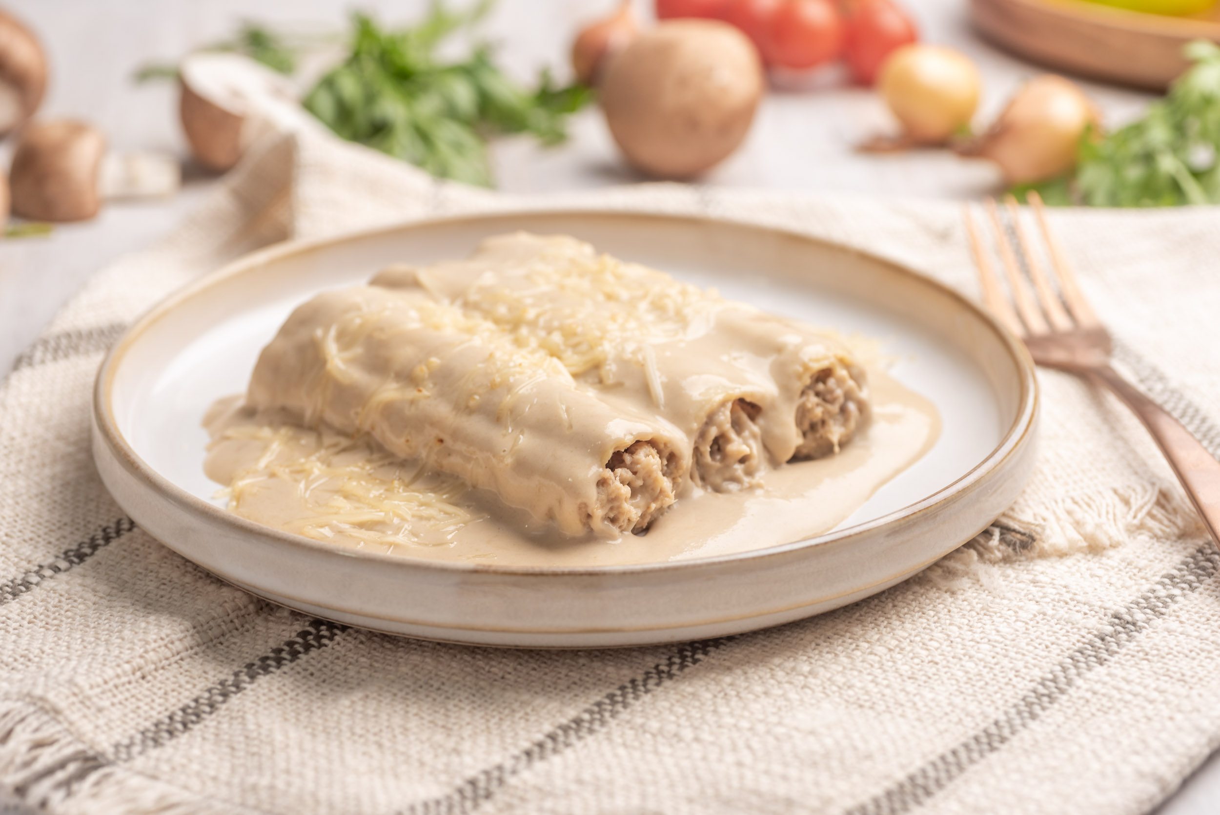 Canelones de carne con crema de boletus