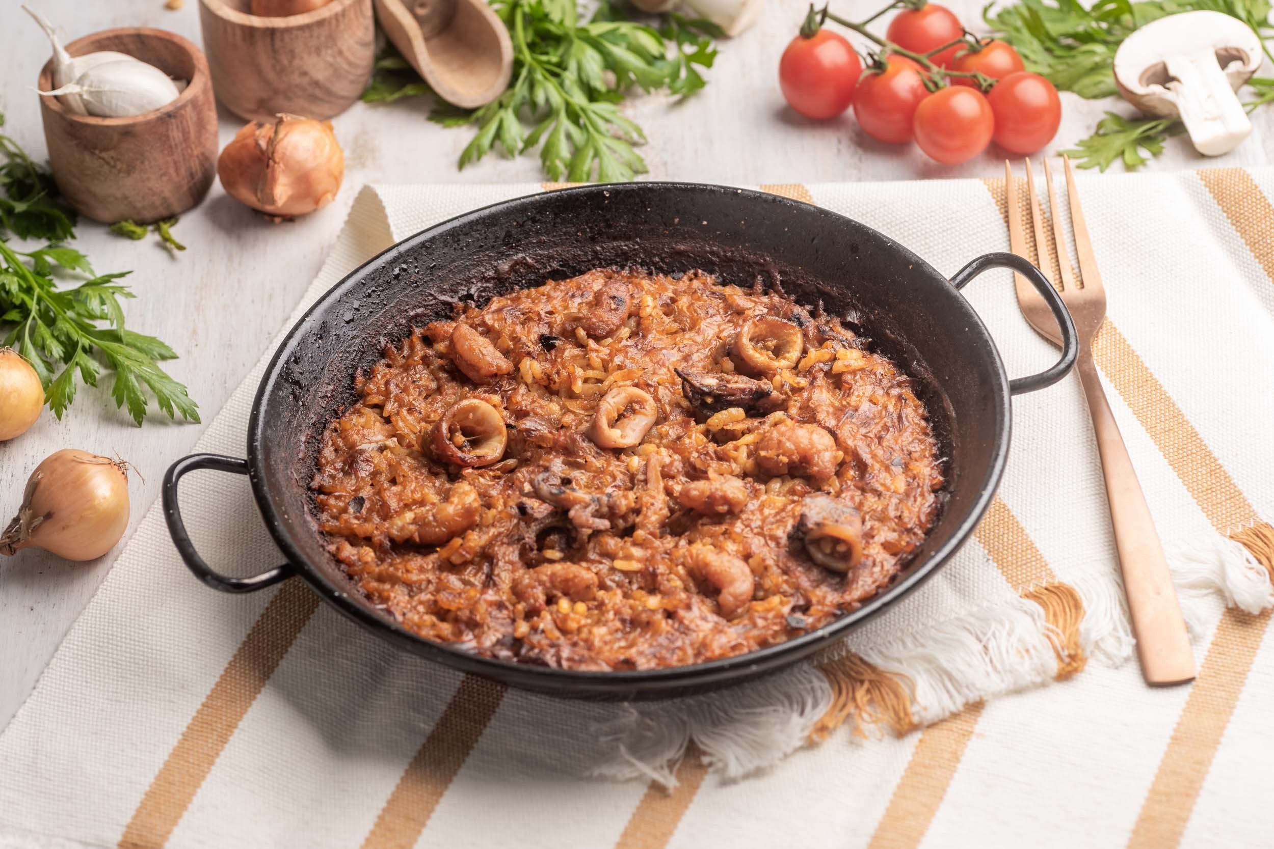 Arroz del señorito con gamba, calamar y mejillones